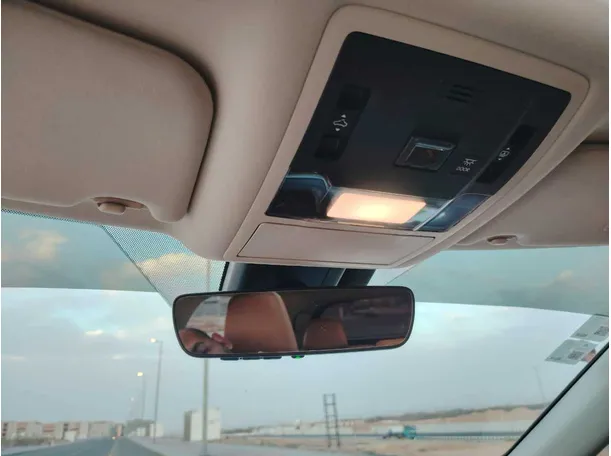 Car image 30