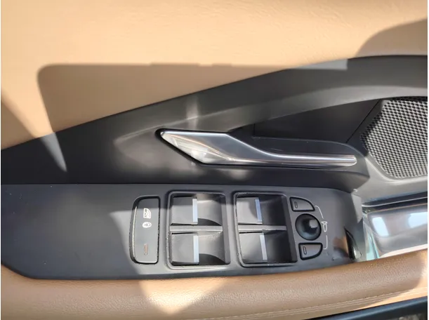 Car image 28