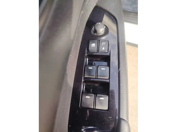 Car image 27