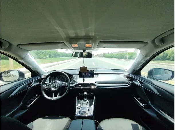 Car image 17