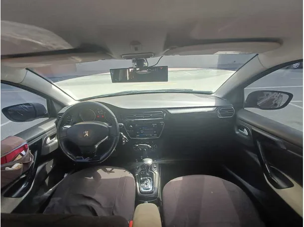 Car image 14