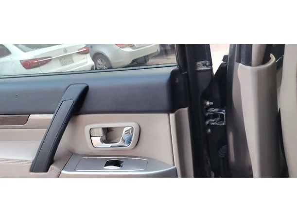 Car image 26