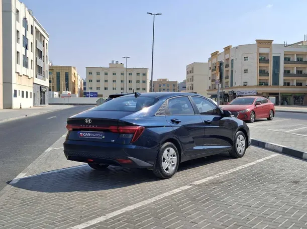 Car image 5