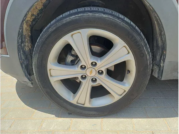 Car image 9