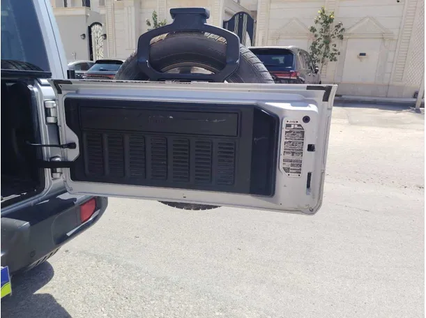 Car image 24