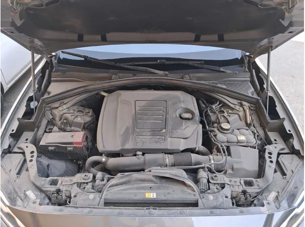 Car image 18