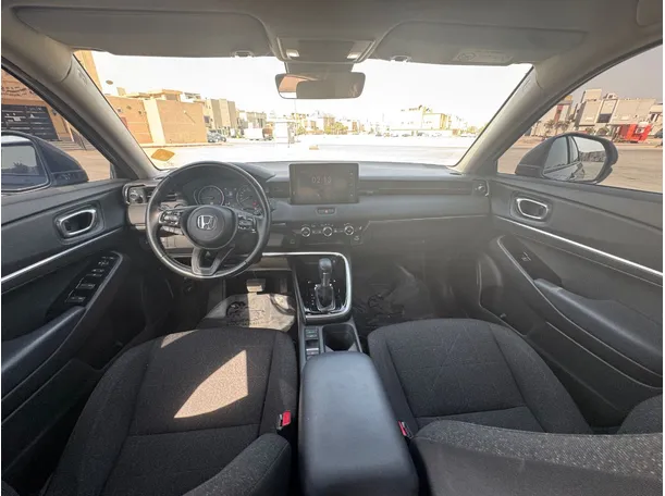 Car image 15
