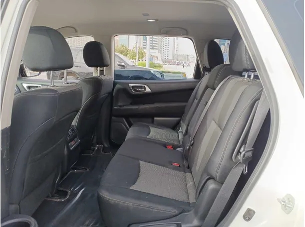 Car image 13