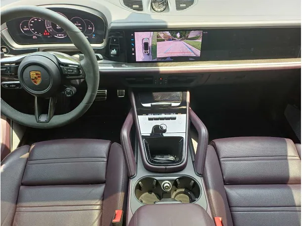 Car image 15