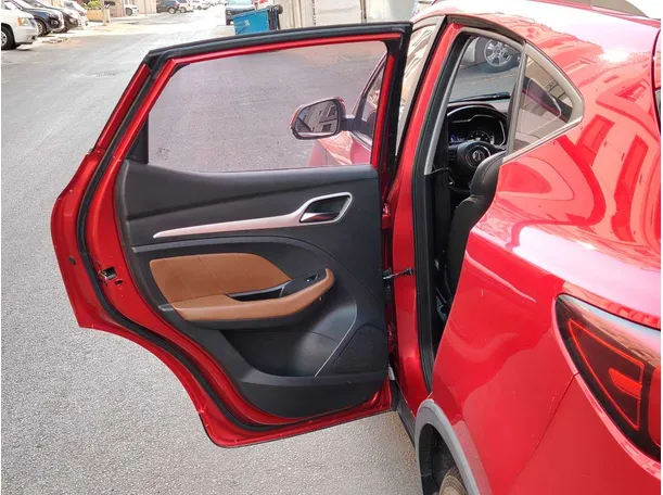 Car image 14