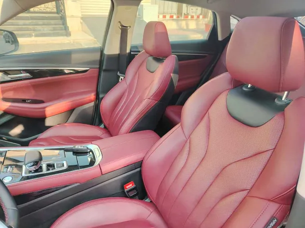 Car image 15