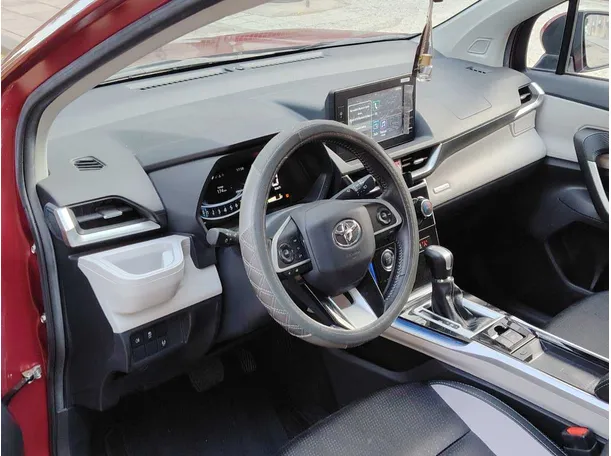 Car image 12