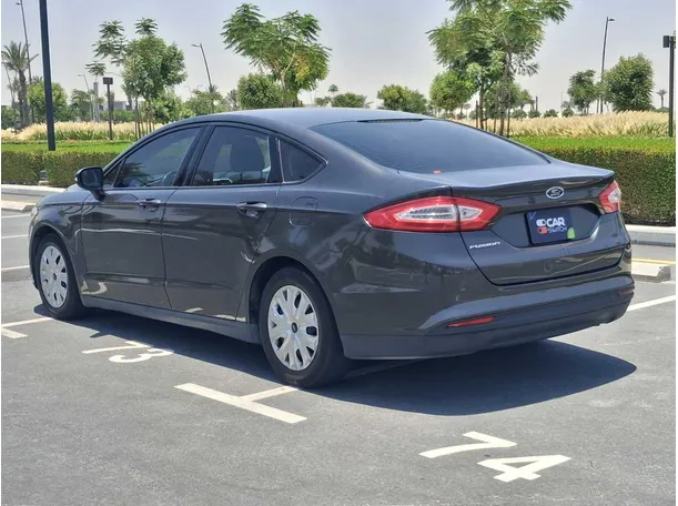 Car image 7