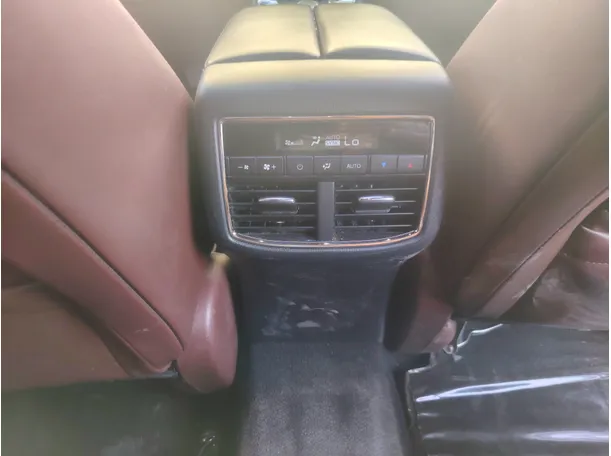 Car image 32