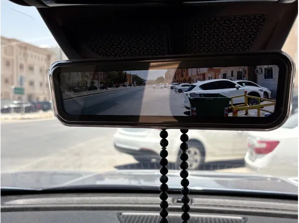 Car image 25