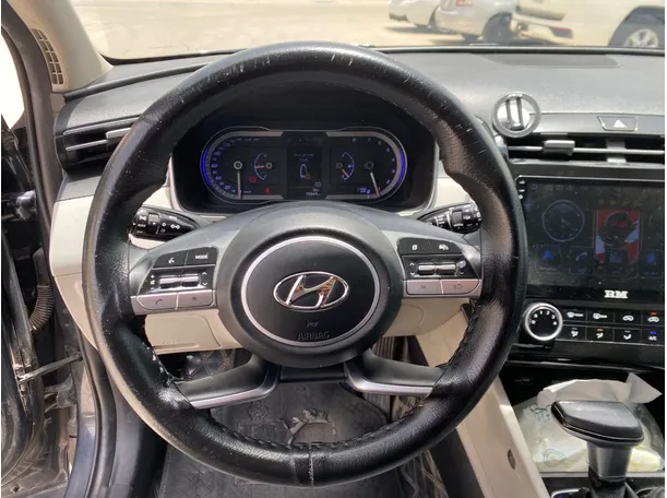 Car image 19