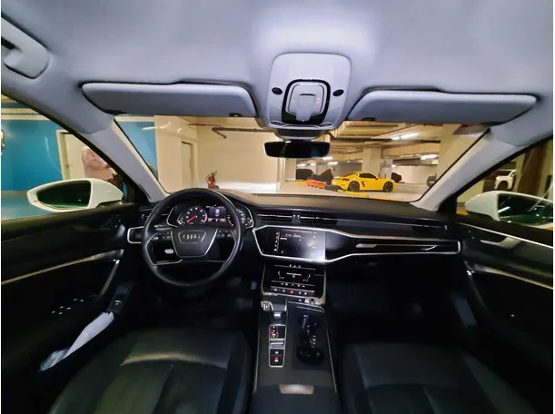 Car image 14