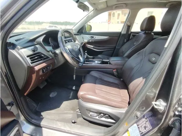 Car image 11