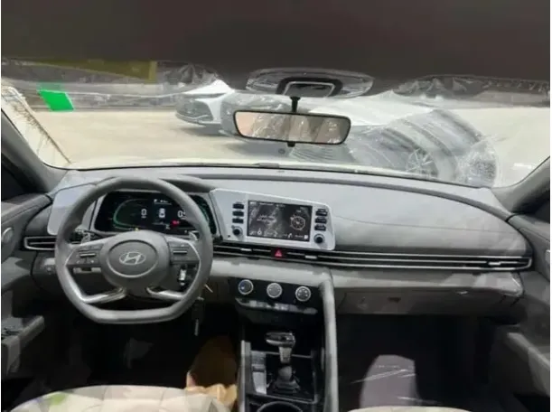 Car image 6