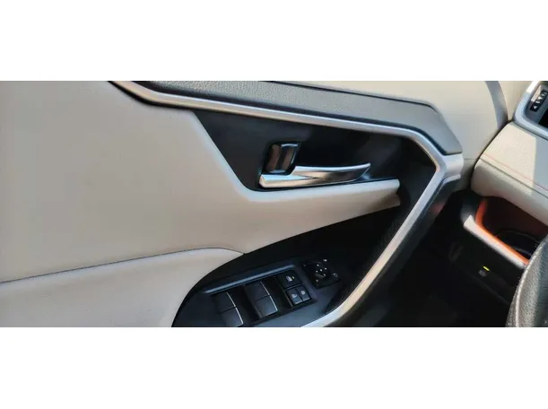 Car image 27