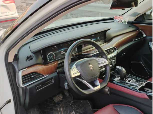 Car image 12