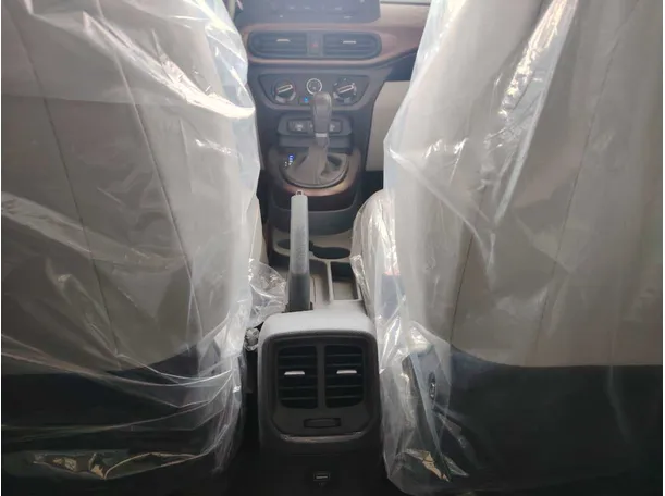 Car image 23