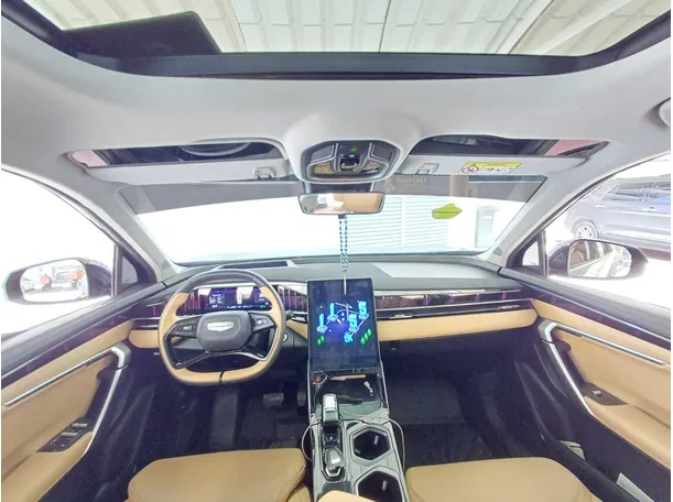 Car image 14