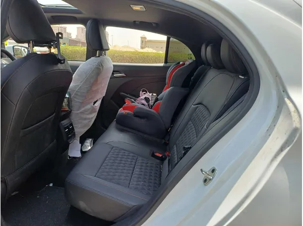 Car image 13