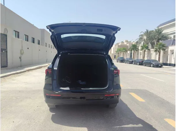 Car image 24