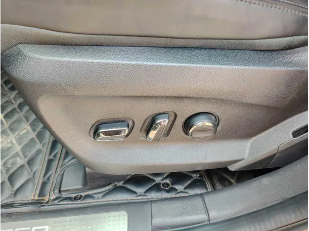 Car image 44