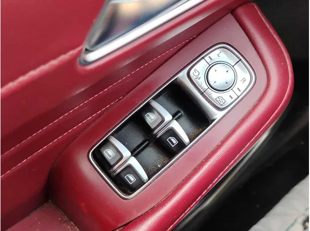 Car image 30
