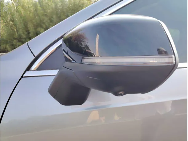 Car image 28