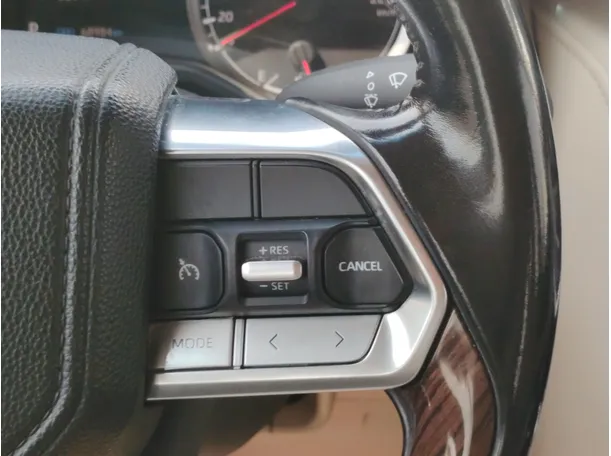 Car image 37