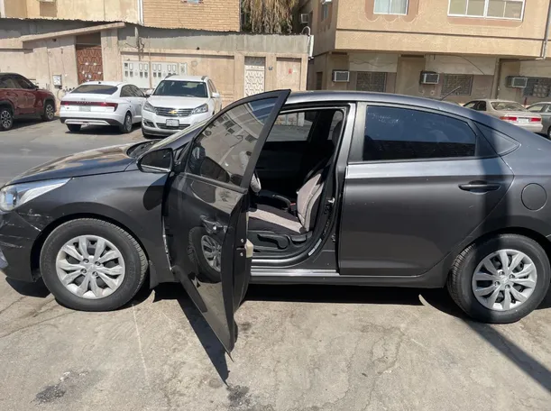 Car image 13