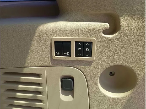 Car image 35