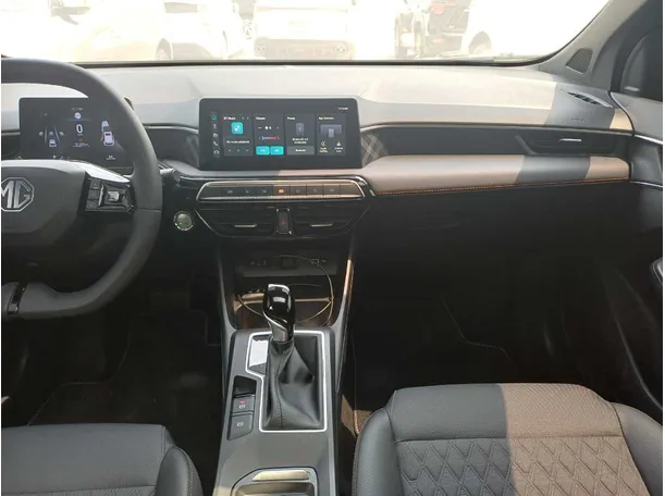Car image 14