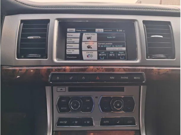 Car image 16