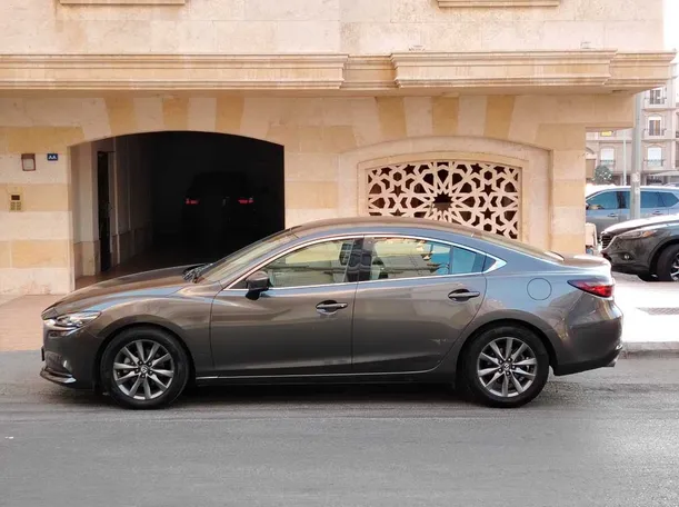Car image 8