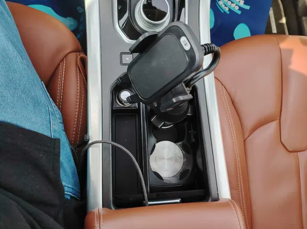 Car image 30