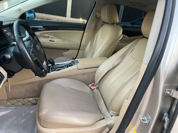 Car image 12