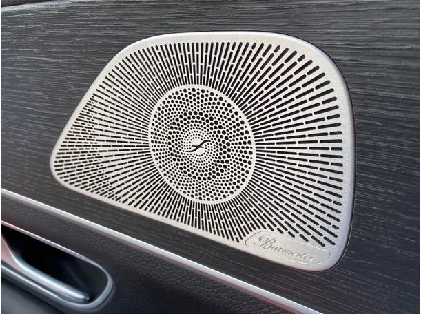 Car image 30