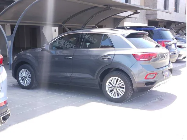 Car image 8