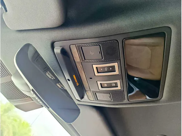 Car image 34
