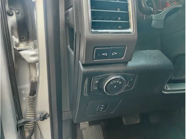 Car image 35