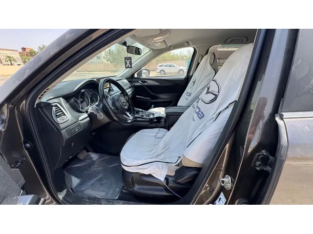 Car image 10