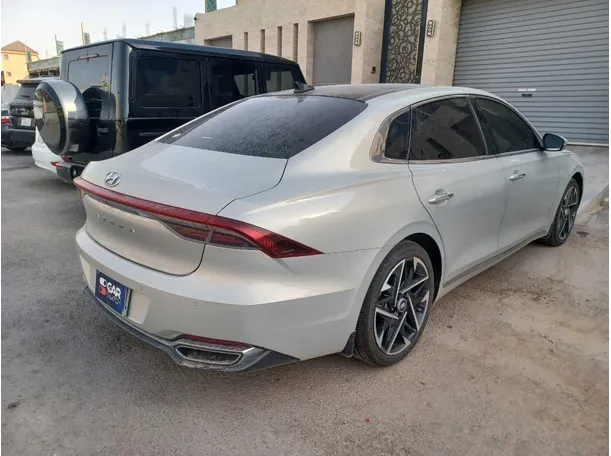 Car image 6