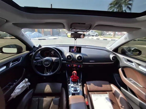 Car image 17