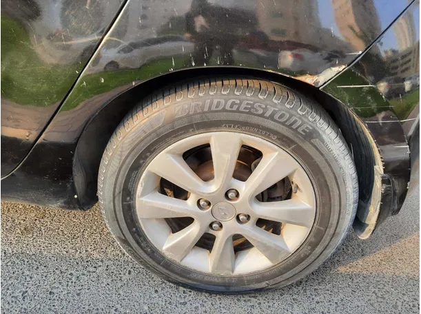 Car image 9