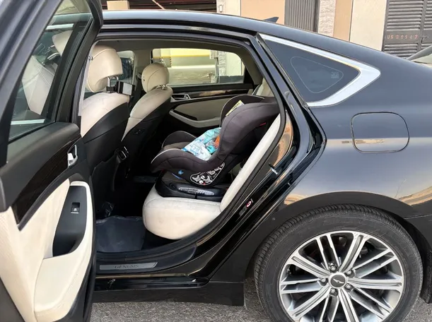 Car image 15