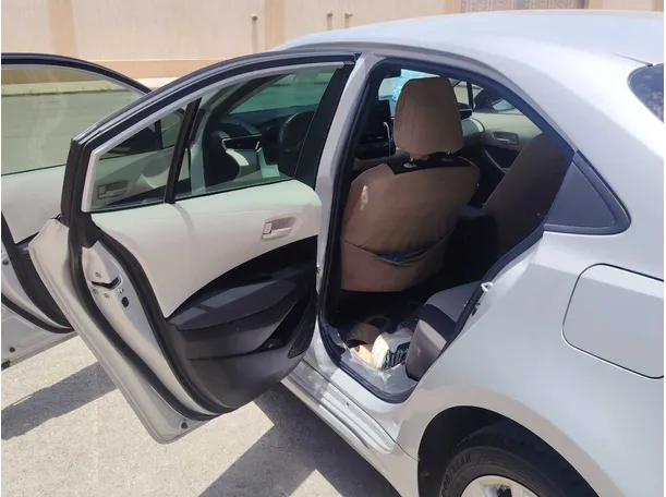 Car image 14